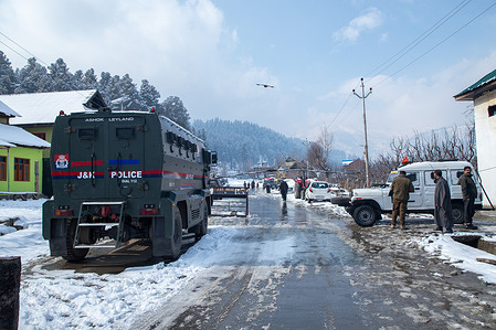 Indian Police officials have closed a road towards Pir Panjal range, at Heerpora Shopian about 60km south of Srinagar. Fresh snowfall in the higher reaches of Kashmir Valley has broken one of the longest dry spells of around two months of this season. Most of the higher reaches, including tourist spots like Gulmarg, Sonmarg, Pahalgam, and DoodhPathri, received fresh snowfall. Traffic officials have closed the Mughal Road and Srinagar-Leh National Highway for vehicular movement after the accumulation of snow.