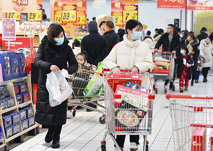 A woman seen pushing a shopping cart in a supermarket. As the Chinese New Year approaches, many people go to the market to buy New Year goods. China's consumer prices fell for a fourth consecutive month in January while factory-gate prices declined at a slower pace, the National Bureau of Statistics data showed on Thursday. The country's consumer price index, a main gauge of inflation, dropped by 0.8 percent year-on-year in January, the NBS said, after a 0.3 percent decline in December.