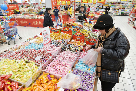 People seen shopping in a supermarket ahead of the Chinese New Year or Spring Festival. As the Spring Festival gets closer, Chinese New Year fairs and groceries become busy places as people buy food and gifts for family, as well as new clothes and shoes to start the year fresh.