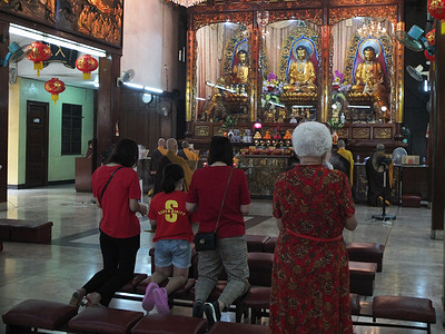 Filipino-Chinese families seen at Seng Guan Temple in Manila praying. The Filipino-Chinese community in the Philippines is celebrating the Chinese New Year, which marks the beginning of a new year on the traditional Chinese calendar.