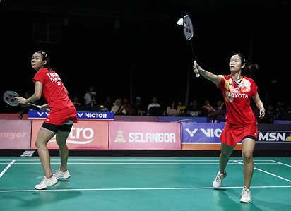 Benyapa Aimsaard (L) and Nunthakarn Aimsaard of Thailand seen in action against Priya Konjengbam and Shruti Mishra of India (not pictured) during the Women's Doubles final match at the Badminton Asia Team Championships 2024 at Setia City Convention Centre in Shah Alam.
Benyapa Aimsaard and Nunthakarn Aimsaard won with scores; 21/21 : 9/11.