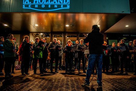 A choir sings songs along the route of the fire boundary. On February 21, 2024, as part of the 80th commemoration of the 1944 Nijmegen bombing, a poignant tribute took place: the symbolic lighting of the names of nearly 800 deceased and thousands wounded along the fireline. This solemn event paved the way for the February 22, 2024, official celebration. The fire line stands as a poignant reminder of the devastation wrought by the inferno that followed the bombing, and it plays a central role in the commemoration. The fire line, adorned with nearly 800 metal plaques bearing victims' names, serves as a poignant reminder of the devastation caused by Allied aircraft. Since 2017, the fire boundary has been marked with hundreds of metal plates, ensuring the victims are not forgotten.