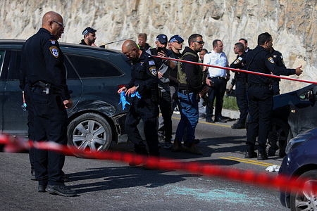 Israeli forces close the scene and start work following the shooting incident near the settlement of Ma'ale Adumim. An Israeli was killed and eight others were injured in a shooting incident near the Ma'ale Adumim settlement East of Jerusalem. Israeli settlers killed 3 Palestinians for alleged involvement in the shooting, Israel public broadcaster KAN reported.