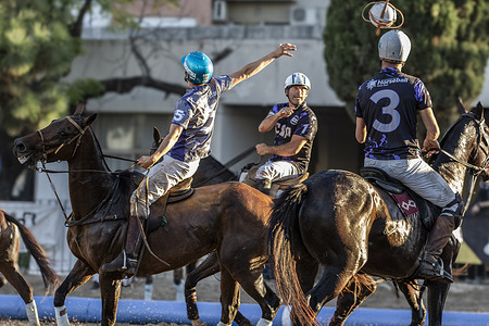 Spanish Gil Carbones (R) and the Argentinian Nicolas Taberna (C) of team Cavalier and the Argentinian Lautaro Mc Dermott (L) of team A&R seen in action during the final match of the Open Horseball Argentina, held at the Regimiento de Granaderos a Caballo. 
The final result: Cavalier 5:3 A&R. The International Tournament "Open Horseball Argentina" was played at the Regimiento de Granaderos a Caballo General San Martín, in the city of Buenos Aires, on March 7, 8 and 9 for promotional purposes. It was the prelude to the Horseball World Championship 2025 to be held in Argentina. 
Three matches were played on each date. The teams were made up of players from different countries. The final was played on Saturday, March 9, where the Cavalier team won for the second consecutive year.