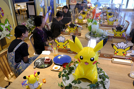 People seen dining at the Pokémon Center TOKYO DX & Pokémon Cafe in Nihonbashi, Tokyo. Located in the Nihombashi Takashimaya S.C., the official Pokémon store sells game software and original goods, and hosts numerous campaigns and events. The cafe has a wood-toned interior where you can enjoy Pokémon-themed food and drinks to your heart's content.