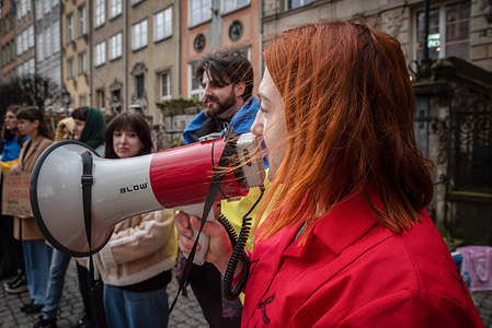 A participant speaks through a megaphone at a rally of the Ukrainian community in Gdansk. A rally organized by the Ukrainian community took place in Gdansk. The rally aimed to draw attention to the situation of Ukrainian prisoners of war who are being held in inhumane conditions. They lose their health, are subjected to torture, and often die. During the rally, clothes were laid on the pavement to symbolize the emptiness and longing caused by the separation of families.