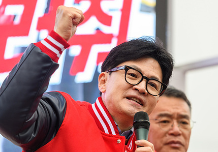 Han Dong-hoon, interim leader of the ruling People Power Party (PPP) speaks to supporters during a campaign event for the upcoming parliamentary elections at Anyang in South Korea. The April 10 parliamentary election begins on March 28 with a 13-day run until the eve of the election. The race has largely been about a showdown between the ruling People Power Party (PPP) seeking to add more seats and the main opposition Democratic Party (DP) aiming to retain its parliament majority.