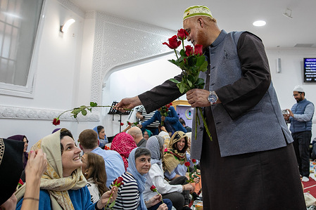 A man distributes flowers to the women present before iftar (breaking the fast) in a mosque in Madrid. Open days and dinner promoted by the Valiente Bangla Association during Ramadan. Celebrated at the "Baitul Mukarram" mosque in the Madrid neighborhood of Lavapiés.