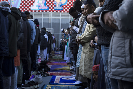 Muslims perform Eid al-Fitr prayers at the end of Ramadan in the Lavapies neighborhood of Madrid. Members of the Muslim community in Madrid celebrated Eid El-Fitr which is an important holiday in Islam with great meaning for Muslims. Now is the time to celebrate the end of a month of fasting, prayer and self-reflection.