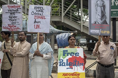 Protesters hold a placard reading " Stop Genocide, Free Palestine" during the Eid al-Fitr celebration in Dhaka. The Bangladeshi community staged a solidarity movement to protest against the killings of Palestinians in Israeli air strikes on Gaza during the Eid al-Fitr celebration in Dhaka.
