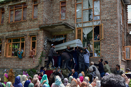 Relatives carry the coffin of a victim who died after a boat capsized in Jhelum river on the outskirts of Srinagar. A boat carrying a group of people has capsized in a river, drowning six of them. Most of the passengers were children on their way to school, and rescuers are searching for the missing.