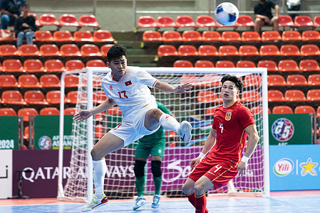 Nhan Gia Hung #13 of Vietnam and Wang Bo #4 of China seen in action during the AFC Futsal Asian Cup 2024 Group A match between China and Vietnam at the Indoor Stadium Huamark in Bangkok. Final score; China 0:1 Vietnam.