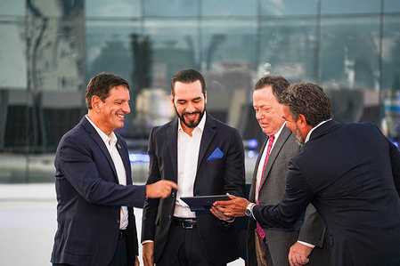 President of Latin America for Google Cloud Eduardo Lopez (L), El Salvador's President Nayib Bukele (C) and William Duncan (2nd right) US Ambassador to El Salvador look at a tablet during the launch of Google's El Salvador Office.