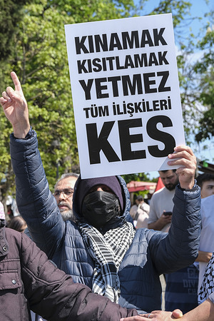 A protester holds a placard during the demonstration. A protest against the massacres carried out by the Israeli forces in Gaza was held in front of Istanbul Hagia Sophia.