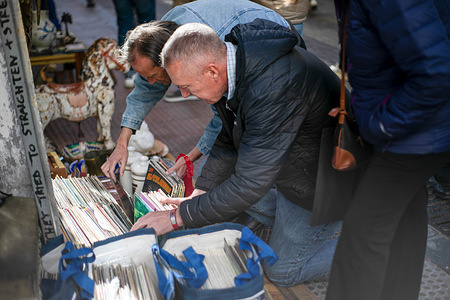 People look for second-hand vinyl records at a stall in Madrid's Rastro. El Rastro de Madrid, like every Sunday, receives hundreds of curious tourists, being the largest open-air market in Europe.