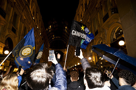 FC Internazionale fans celebrate their 20th Serie A title with derby victory over AC Milan at Piazza Duomo. Inter Milan clinch 20th Serie A title with win over AC Milan.