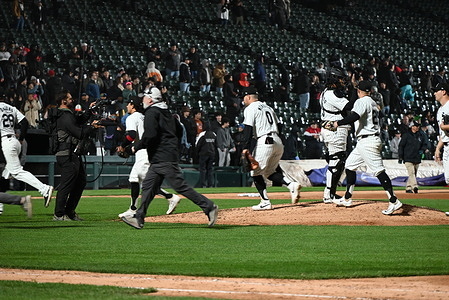 The Chicago White Sox team takes to the field at the end of the Major League Baseball game to celebrate their win over the Tampa Bay Rays at Guaranteed Rate Field. Final score; Tampa Bay Rays 4 : 9 Chicago White Sox.