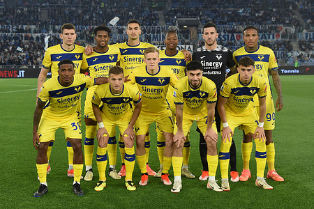 Verona team players pose for a group photo during the Serie A match between Lazio and Hellas Verona at Olympic stadium. Final score; Lazio 1:0 Verona.