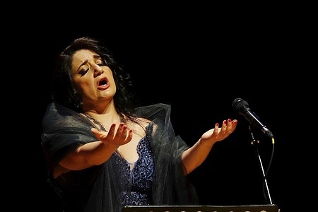 The famous German-Kurdish opera singer-soprano Pervin Chakar performs during a concert. The world-renowned German-Kurdish opera singer-soprano Pervin Chakar performed at the Culture and Congress Center in the Turkish city of Diyarbakir, watched by more than two thousand people. Chakar sang works in Kurdish, Armenian, Italian and Turkish. Soprano Pervin Chakar received part of her musical education in Italy and currently lives in Germany. The artist, who has given concerts in many countries, has many international awards.