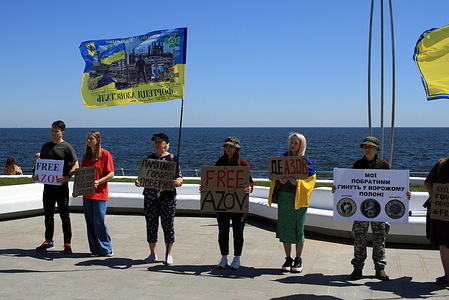 Participants of the action are seen holding posters expressing their opinion on the promenade of Lanzheron beach The action "Don't be silent. Captivity kills" took place on the promenade of Lanzheron beach. The protesters' goal was to reminder people about all of the prisoners held in Russia and thse who have gone missing during the war.