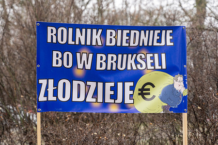 A banner that says: "the farmer becomes poorer because there are thieves in Brussels." is being mounted during the farmers' protest. Around 3000 tractors took part in the protest against the inflow of agricultural products into the European Union from Ukraine Farmers in Poznan, Poland