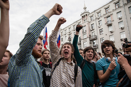 Protesters seen shouting slogans.
Anti-corruption protest organised by opposition leader Alexei Navalny at Tverskaya Street.