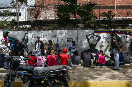 People lined up to buy food. The crisis continues to worsen in Venezuela and many people must stand in line to obtain regulated products because the salary does not lend them access to imported products.