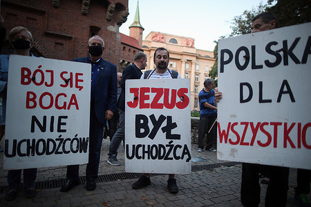 Protesters against the situation on the Polish-Belarusian border, are in the streets, holding placards expressing their opinion while shouting slogans such as 'Jezus was a refugee', during the demonstration.
Recently Poland imposed a state of emergency on the border with Belarus as for some time foreigners, including citizens of Iraq, Afghanistan, Syria, and Yemen as well as African countries, have been reaching Poland at various points on its border with Belarus. Since August, however, attempted crossings have increased significantly. People are refused to seek refuge and cross the border which led to deaths, including those of children. People are protesting against the situation as it is deemed against humanitarian values.
