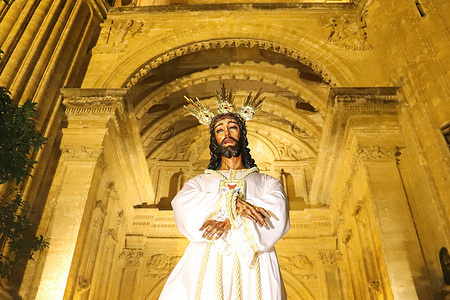 The sacred image of Jesus Cautivo of Cofradia del Cautivo is seen during the Extraordinary procession in Malaga.
Devotees gathered to witness the transfer of the sacred images at the end of the El Verbo Encarnado exhibition.
