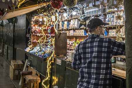 A Christmas craft vendor is seen placing pieces in his cabin store.
Barcelona is preparing the Fira de Santa Llúcia, a traditional outdoor Christmas market in front of the Barcelona Cathedral as the mandatory indoor Covid 19 passport comes into force.