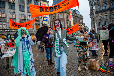 An XR activist dressed as a clown seen during the demonstration.
Extinction Rebellion organized in the center of Amsterdam a fashion parade, to mock fast fashion and to bring attention to the fast fashion industry’s exploitative, profit-oriented, and greenwashing practices. The climate activists marched through the main shopping streets dancing and wearing repaired and second-hand clothes.