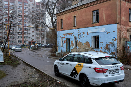 A vehicle parks near a deserted building of the Russian Post in a residential area.