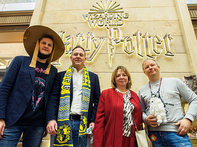The Megalicense Managing Director Zakhar Nazarenko (L1), Megalicense CEO Frederico Gatti (L2) and LLC Mir Magii CEO Nadezhda Zhurina (R2) are seen at the Harry Potter pop up store at Central Children's Store.
Harry Potter pop-up shop opens in the Central Children's Store in Lubyanka. The pop-up shop is located on the balcony of the second floor of the CDM main atrium.