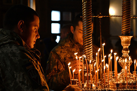 Ukrainian soldiers seen placing burning candles in Assumption Cathedral.
The Holy Assumption Sviatohirsk Lavra is an important spiritual center of eastern Ukraine. This Orthodox monastery is located on the right high chalk bank of the Siverskyi Donets River (on the so-called Holy Mountains) within the town of Sviatohirsk in the north of the Donetsk region.