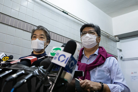 Citizen News chief editor Daisy Li Yuet-wah (L) and Citizen News founder, ex-president of Hong Kong Journalists Association, Chris Yeung Kin-hing (R) speak during the press conference.
Following a major crackdown of 200 police officers raiding Stand News on January 29, 2021, another independent Hong Kong online news media, Hong Kong citizen news announced it will cease all operations on Sunday, January 2, 2022, citing fears to its fellow journalists under current political environment, another blow to press of freedom to this once semi-autonomous city.