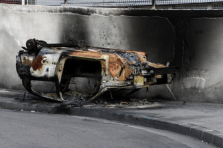 A burnt car is seen in Marseille.
According to the figures from the Ministry of the Interior, there were 874 vehicles destroyed during the night of December 31, 2021 to January 1, 2022. Nearly a thousand car fire incident are reported in every New Year's Eve in France.