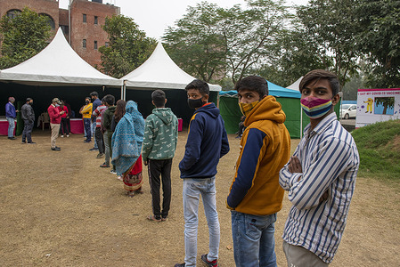 A queue of teenagers waiting for vaccination registration at Janakpuri vaccination camp.
Amid Omicron surge the national capital has set up about 159 vaccination centers in the initial phase of the drive, now over 10 million youngsters have been vaccinated.