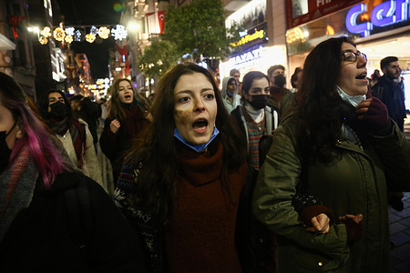 Protesters shout rallying cry during the demonstration.
Protesters made a demonstration at the Istiklal Street to seek justice for the suicide of a medical student named Enes Kara. She allegedly commit suicide due to the pressure that she experienced in her dormitory owned and managed by a religious community.