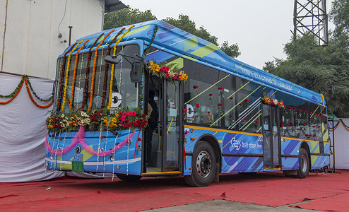 The first electric bus seen decorated with flowers near a charging station at IP Bus Depot New Delhi.
Electric Bus service was launched today by Delhi Chief Minister Arvind Kejriwal at IP Bus Depot New Delhi. The prototype of the DTC (Delhi Transport Corporation) electric bus has arrived at the Indraprastha Bus depot.Minister of transport Kailash Gahlot, said 50 more electric buses will be available by February this year. The e-buses will be added in batches of about 50 every month, they have been manufactured by JBM Auto Limited.